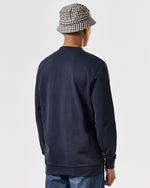 Lade das Bild in den Galerie-Viewer, Weekend Offender Vega Sweatshirt Navy - Raw Menswear
