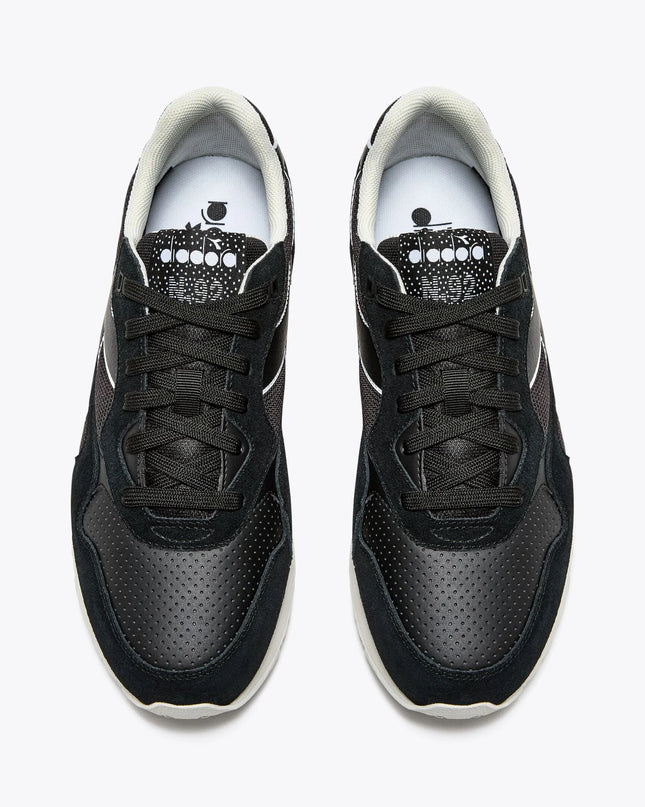 Diadora N.92 ADVANCE Trainers in Black