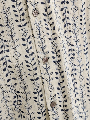 Jack & Jones Blulyon Print S/S Shirt in Stone