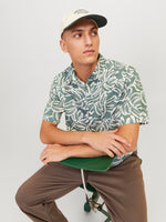 Carica l&#39;immagine nel visualizzatore di Gallery, Jack &amp; Jones Lafayette Hawaiian AOP Floral Shirt Green - Raw Menswear

