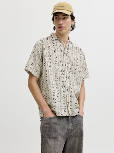 Jack & Jones Blulyon Print S/S Shirt in Stone