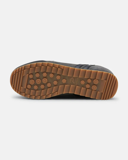 Patrick Rio Runner Suede Trainer in Charcoal/Black